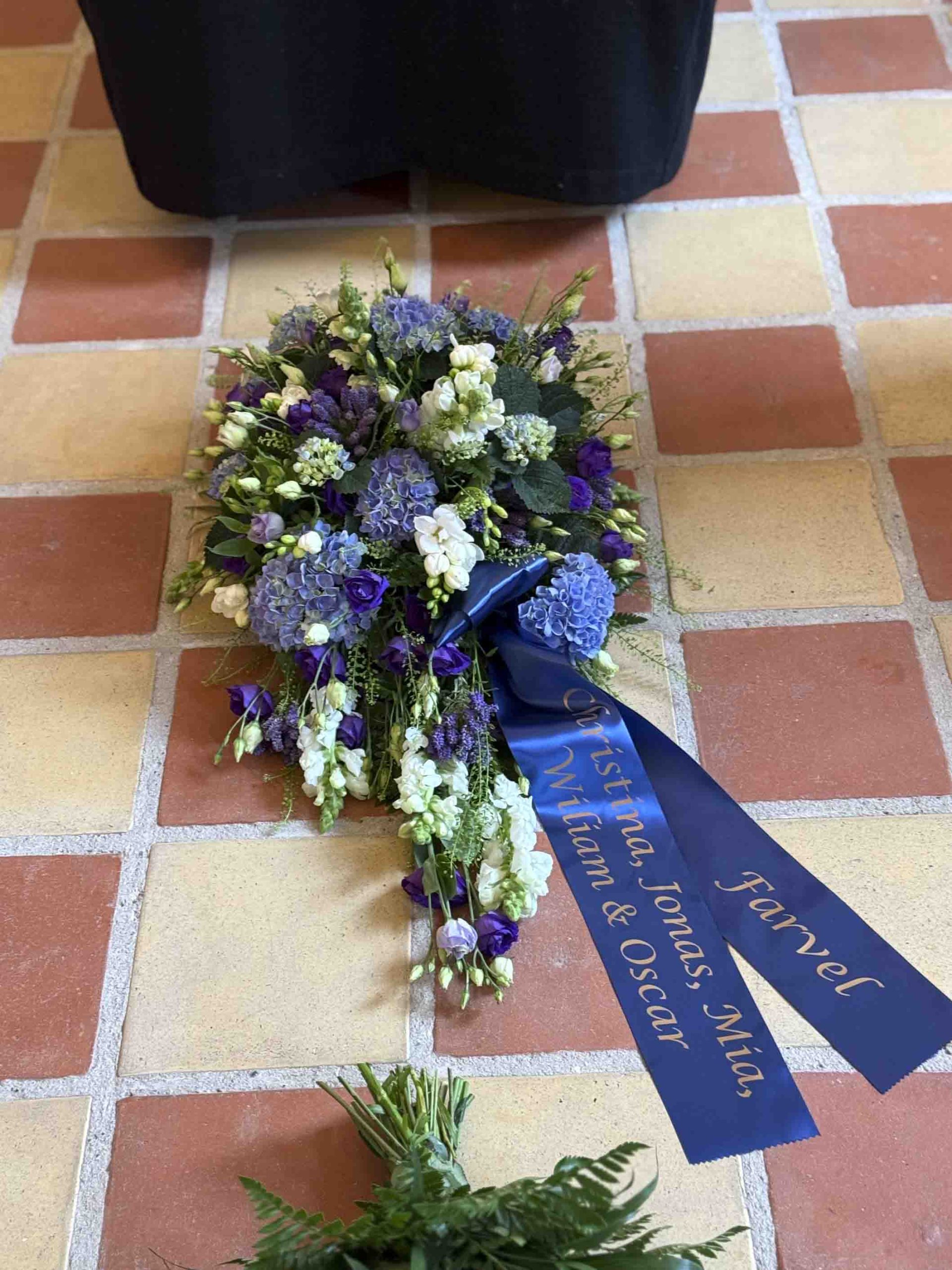 Bårebuket nr. 5 med Bånd